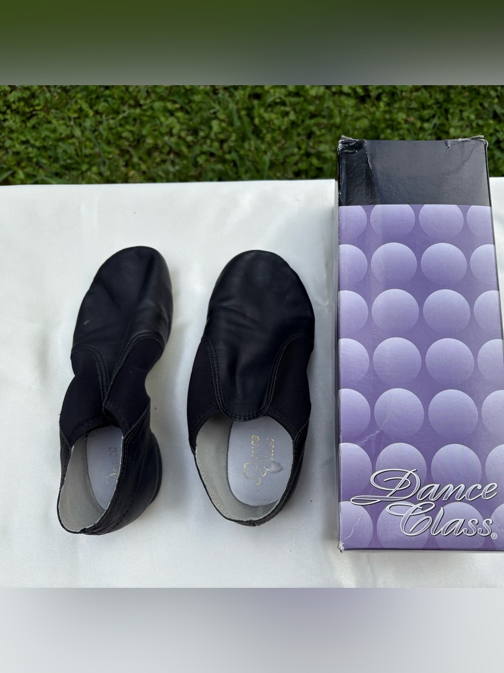 Jazz black slip-on shoes by Dance Class size 5 preowned